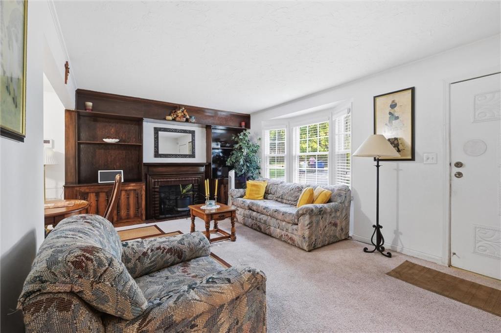 8408 Riley Street Overland Park, KS 66212 - Photo 5 of 27