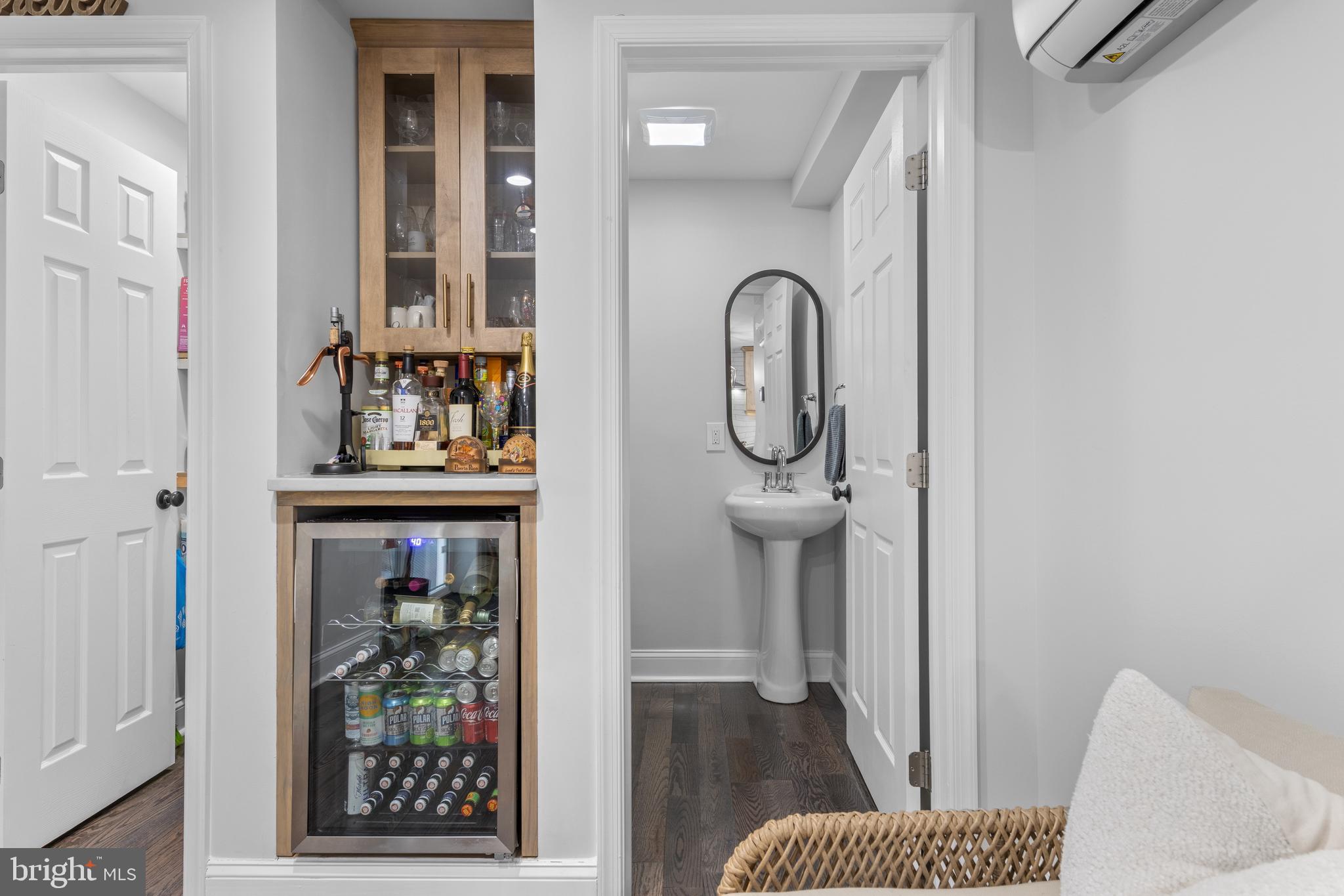 831 Stanbridge Road Drexel Hill, PA 19026 - Photo 35 of 60 1st floor powder room