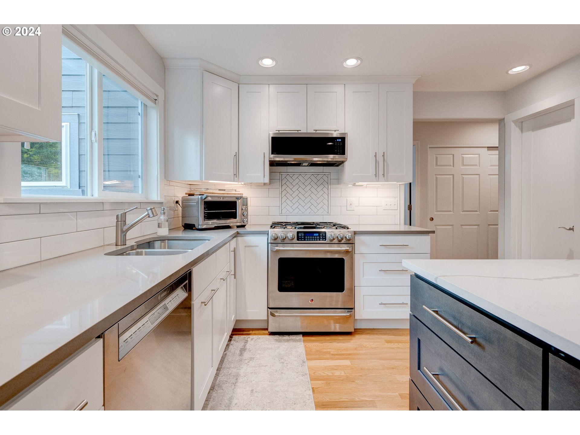12190 Northwest McDaniel Road Portland, OR 97229 - Photo 17 of 48 Kitchen