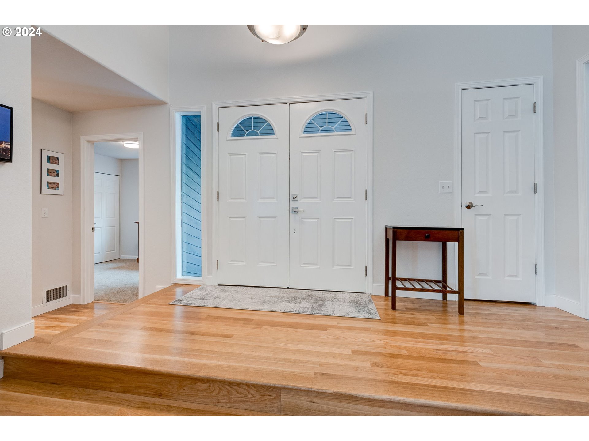 12190 Northwest McDaniel Road Portland, OR 97229 - Photo 5 of 48 Entrance/Foyer