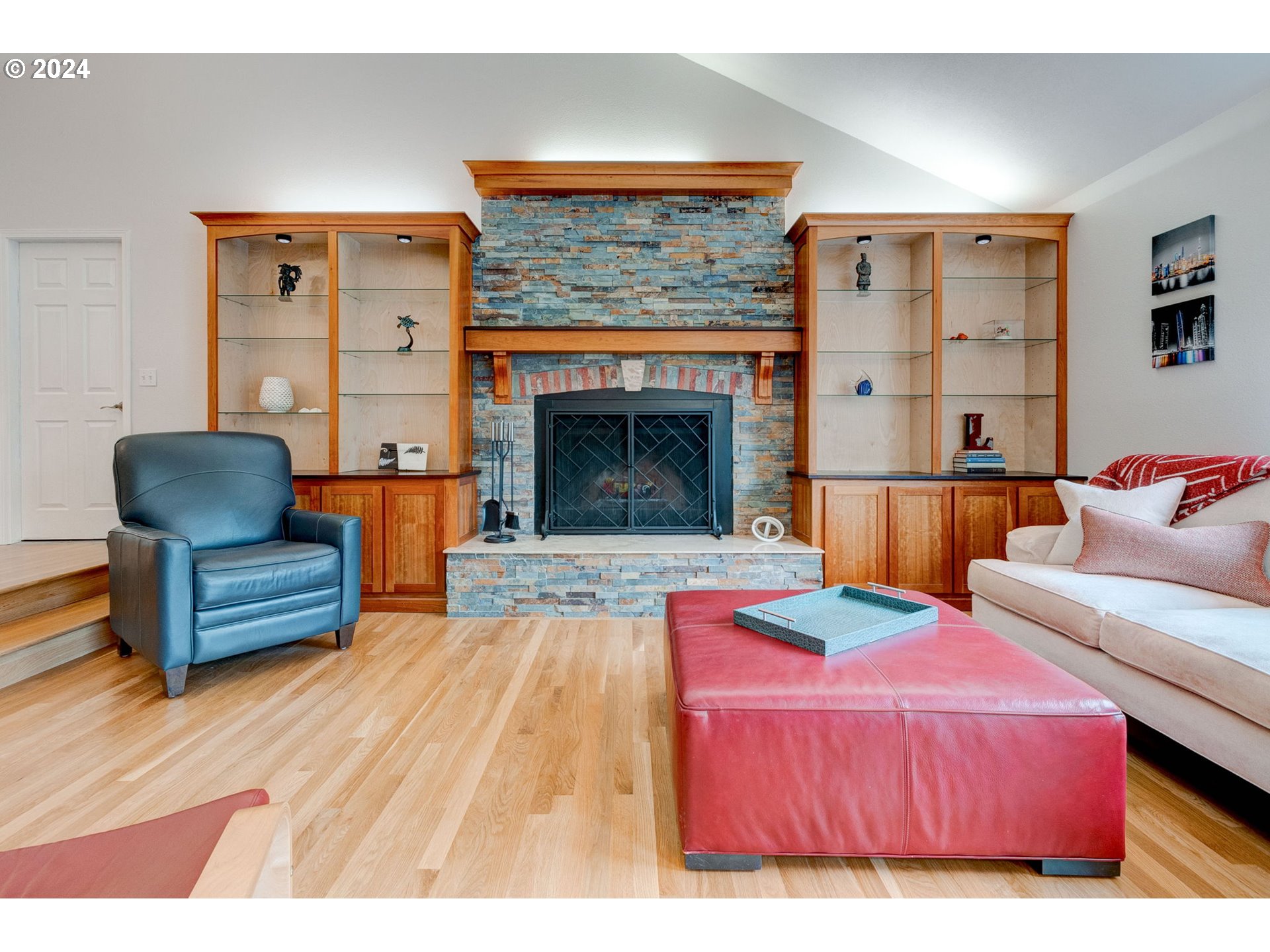 12190 Northwest McDaniel Road Portland, OR 97229 - Photo 7 of 48 Living Room