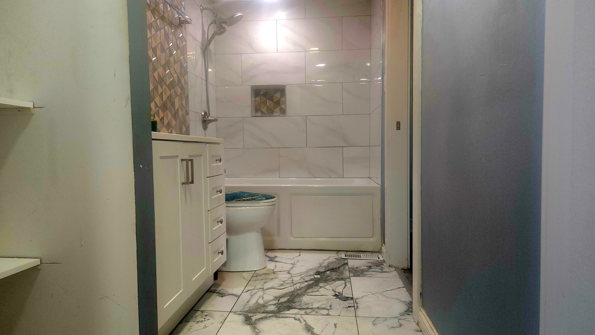 13331 South Calumet Avenue Chicago, IL 60827 - Photo 23 of 35 a bathroom with a toilet and a sink