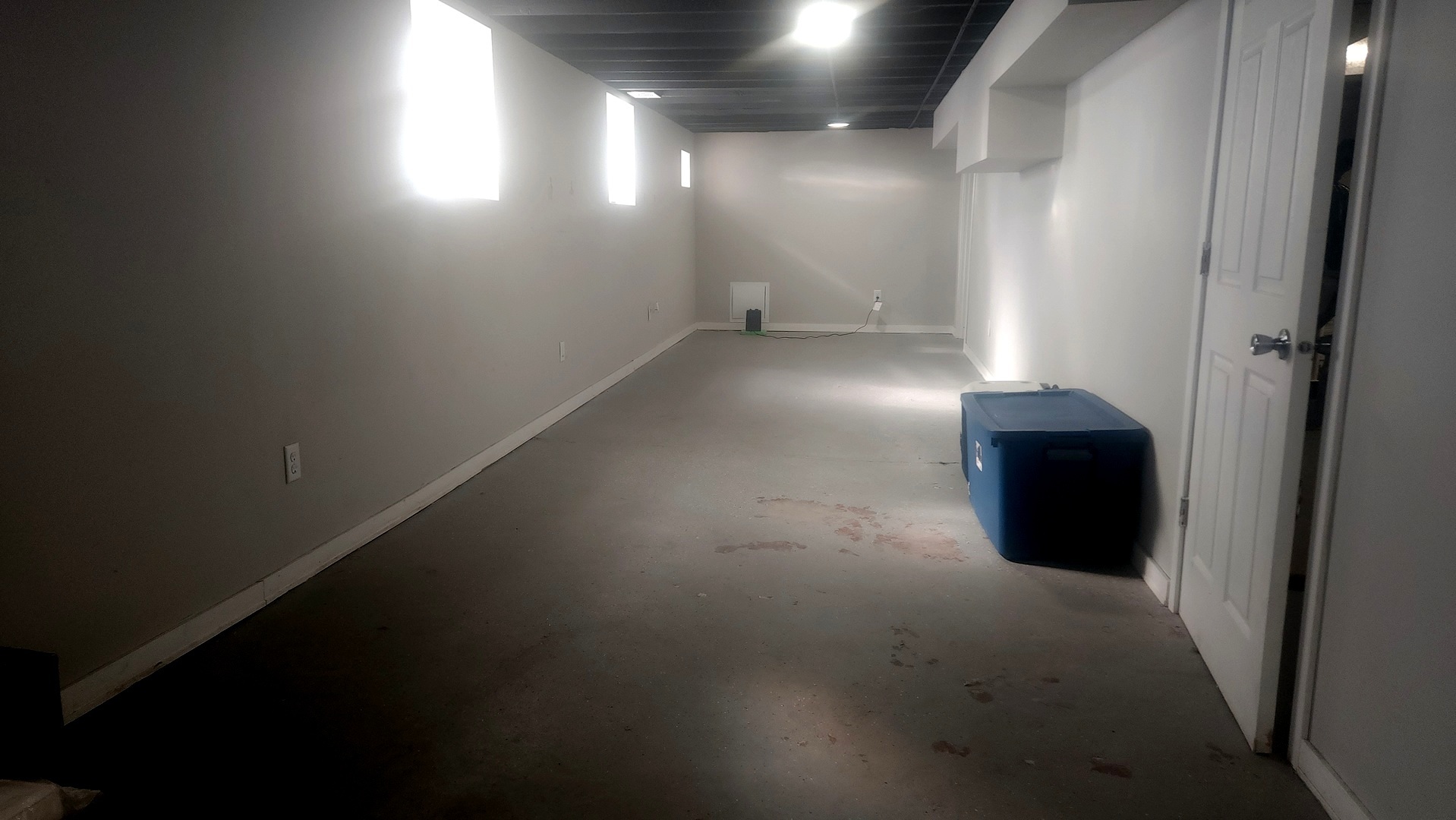 13331 South Calumet Avenue Chicago, IL 60827 - Photo 26 of 35 an empty room with windows