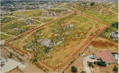 a view of a yard with a large tree