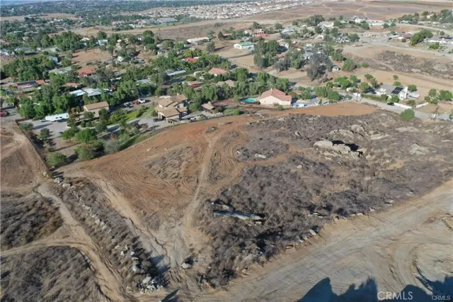 a view of a dry yard with trees
