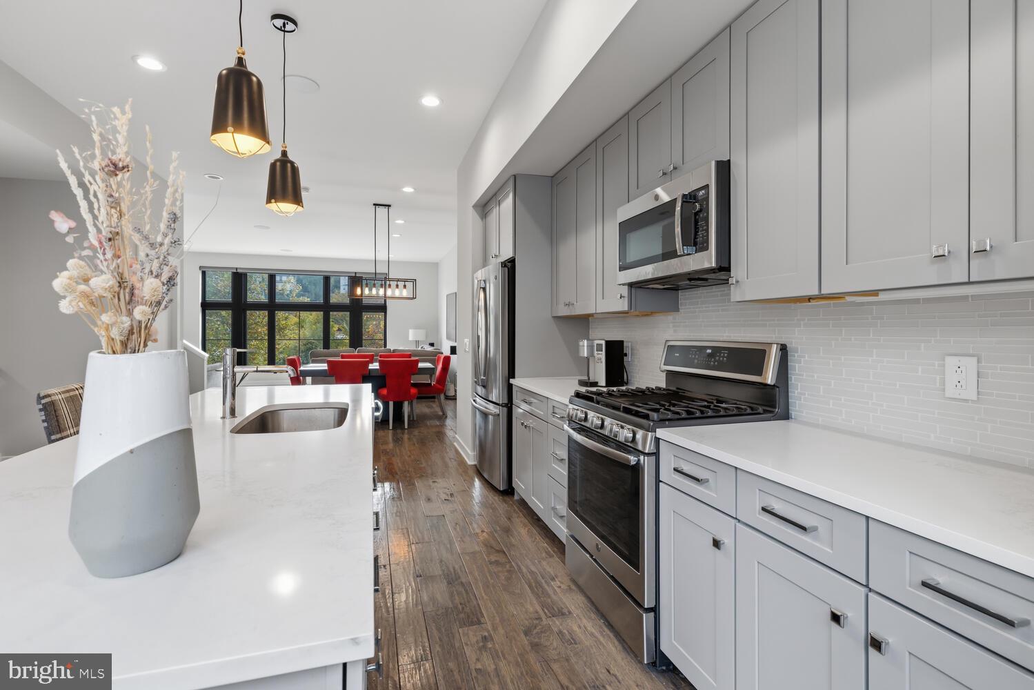 4586 Riverside Way Philadelphia, PA 19127 - Photo 12 of 48