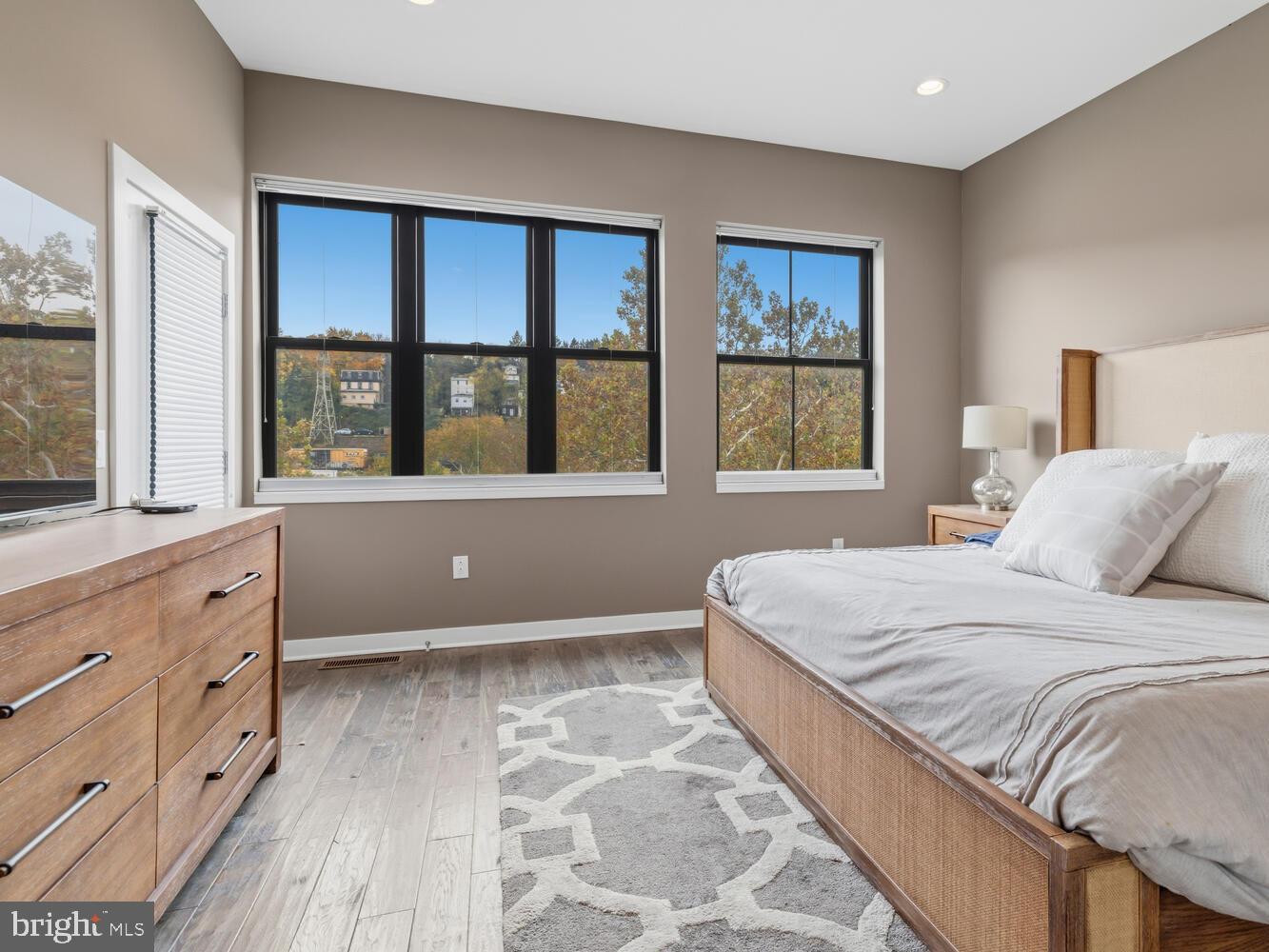 4586 Riverside Way Philadelphia, PA 19127 - Photo 16 of 48