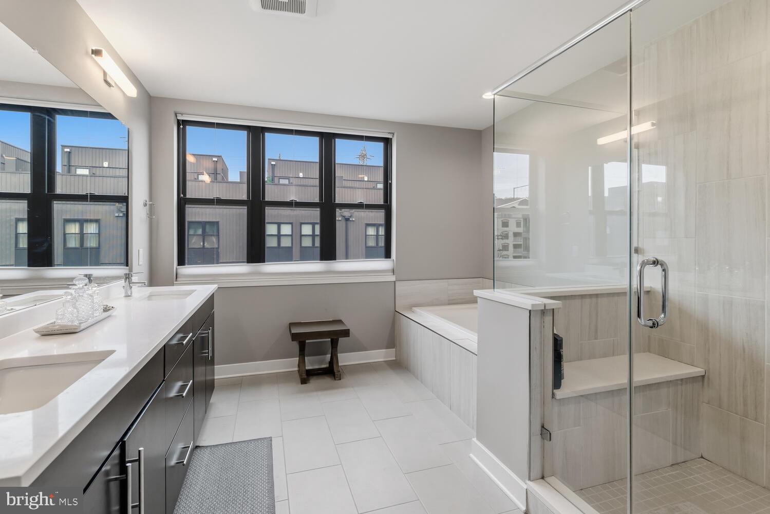 4586 Riverside Way Philadelphia, PA 19127 - Photo 18 of 48