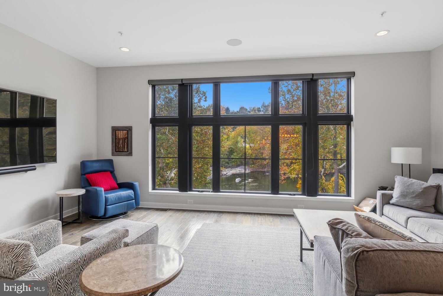 4586 Riverside Way Philadelphia, PA 19127 - Photo 3 of 48