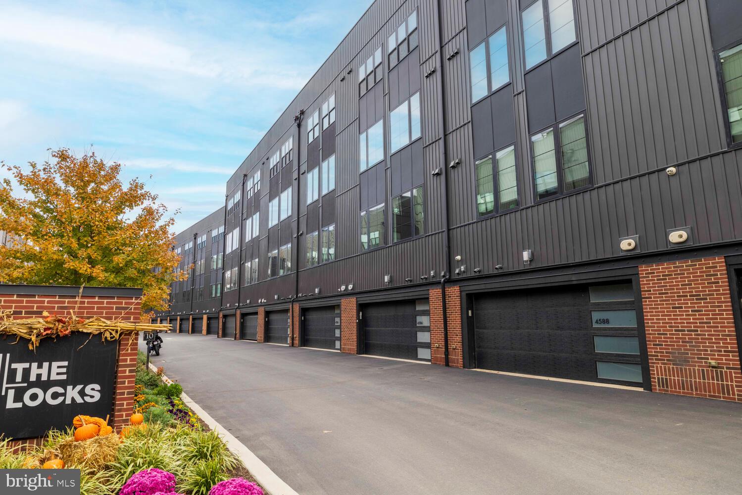 4586 Riverside Way Philadelphia, PA 19127 - Photo 45 of 48