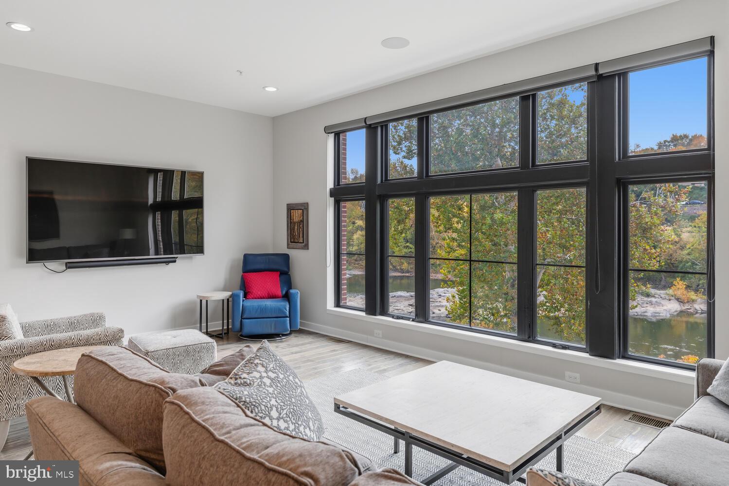 4586 Riverside Way Philadelphia, PA 19127 - Photo 5 of 48