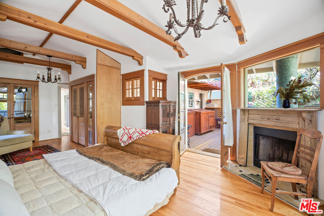 761 Palms Boulevard Venice, CA 90291 - Photo 13 of 26 a bedroom with a bed wooden floor and flat screen tv