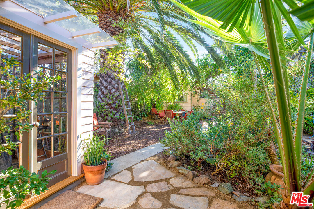 761 Palms Boulevard Venice, CA 90291 - Photo 19 of 26 a front view of a house with a yard