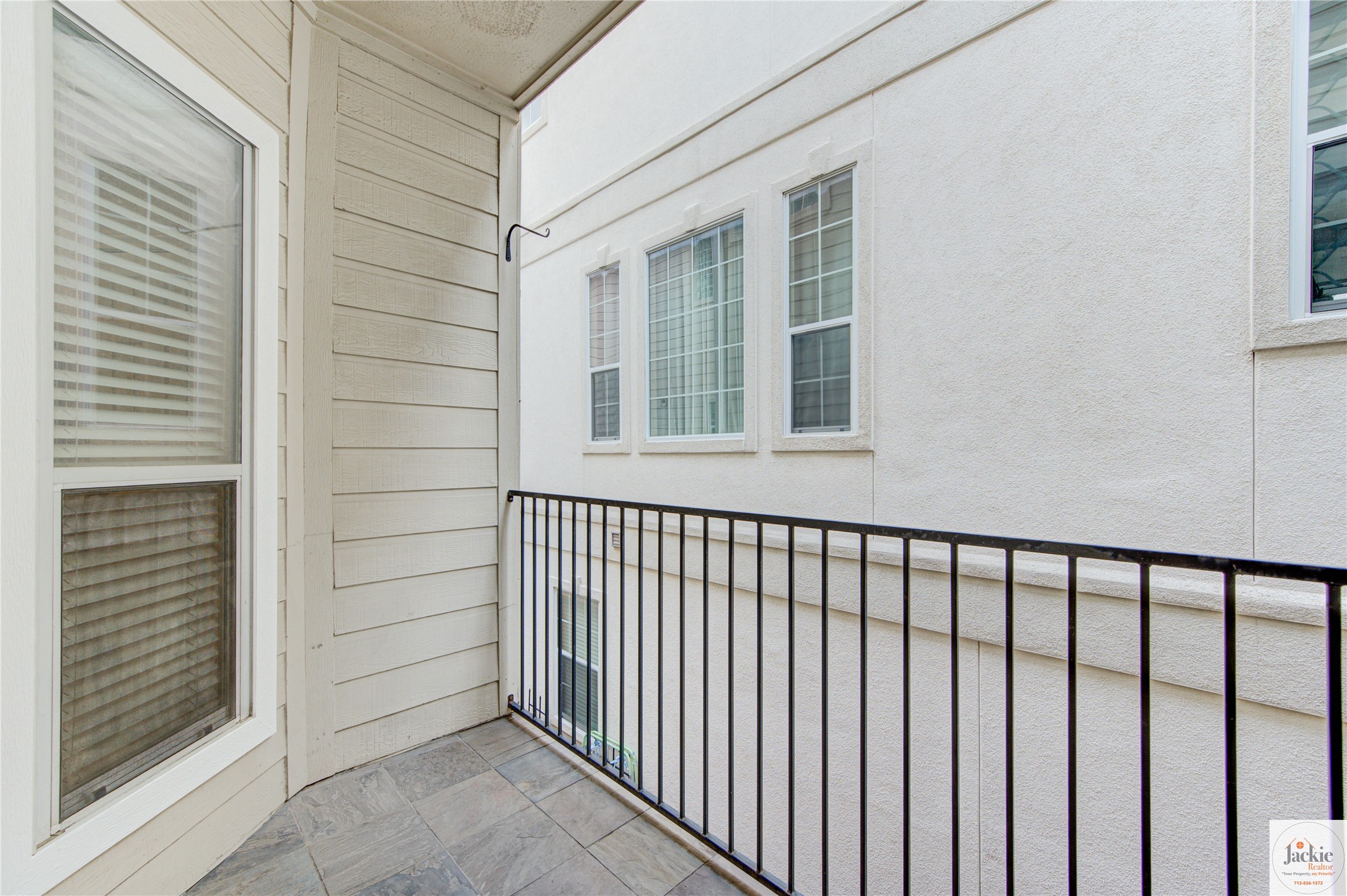 1322 Cohn Street Houston, TX 77007 - Photo 19 of 30 a view of a brick house with wooden fence