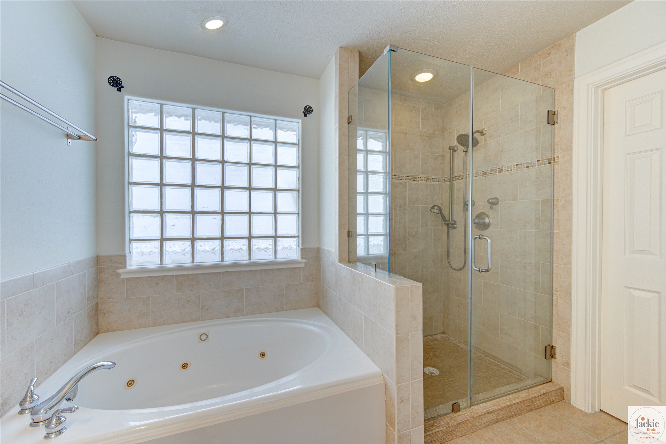 1322 Cohn Street Houston, TX 77007 - Photo 26 of 30 a bathroom with a bathtub and shower