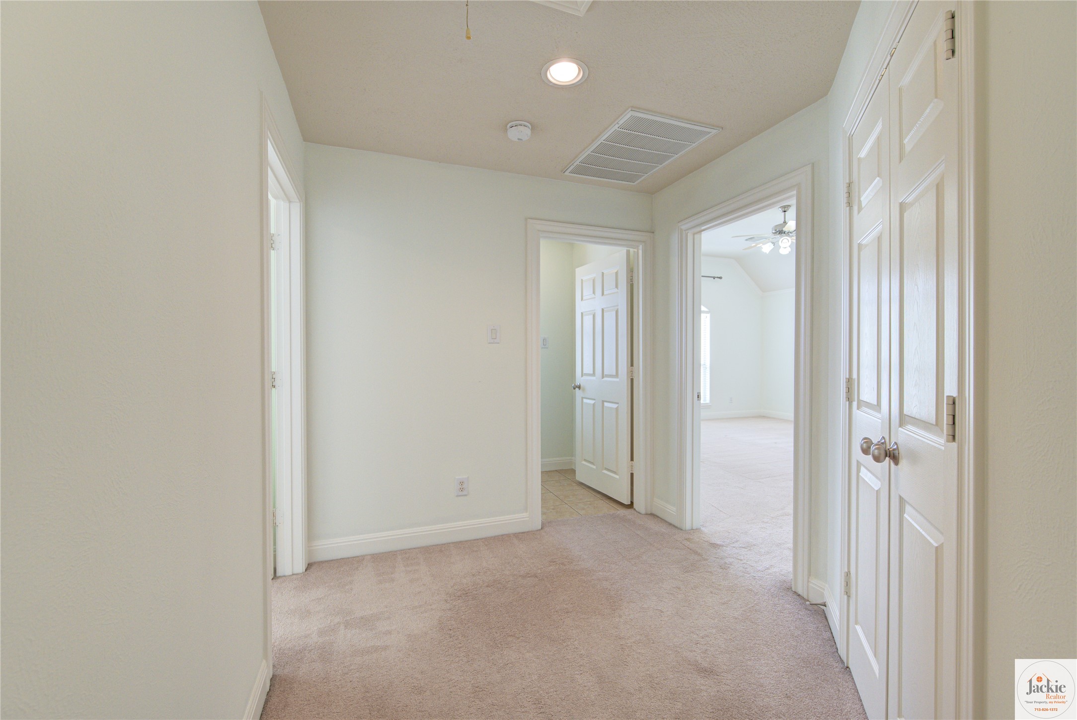1322 Cohn Street Houston, TX 77007 - Photo 30 of 30 a view of a hallway