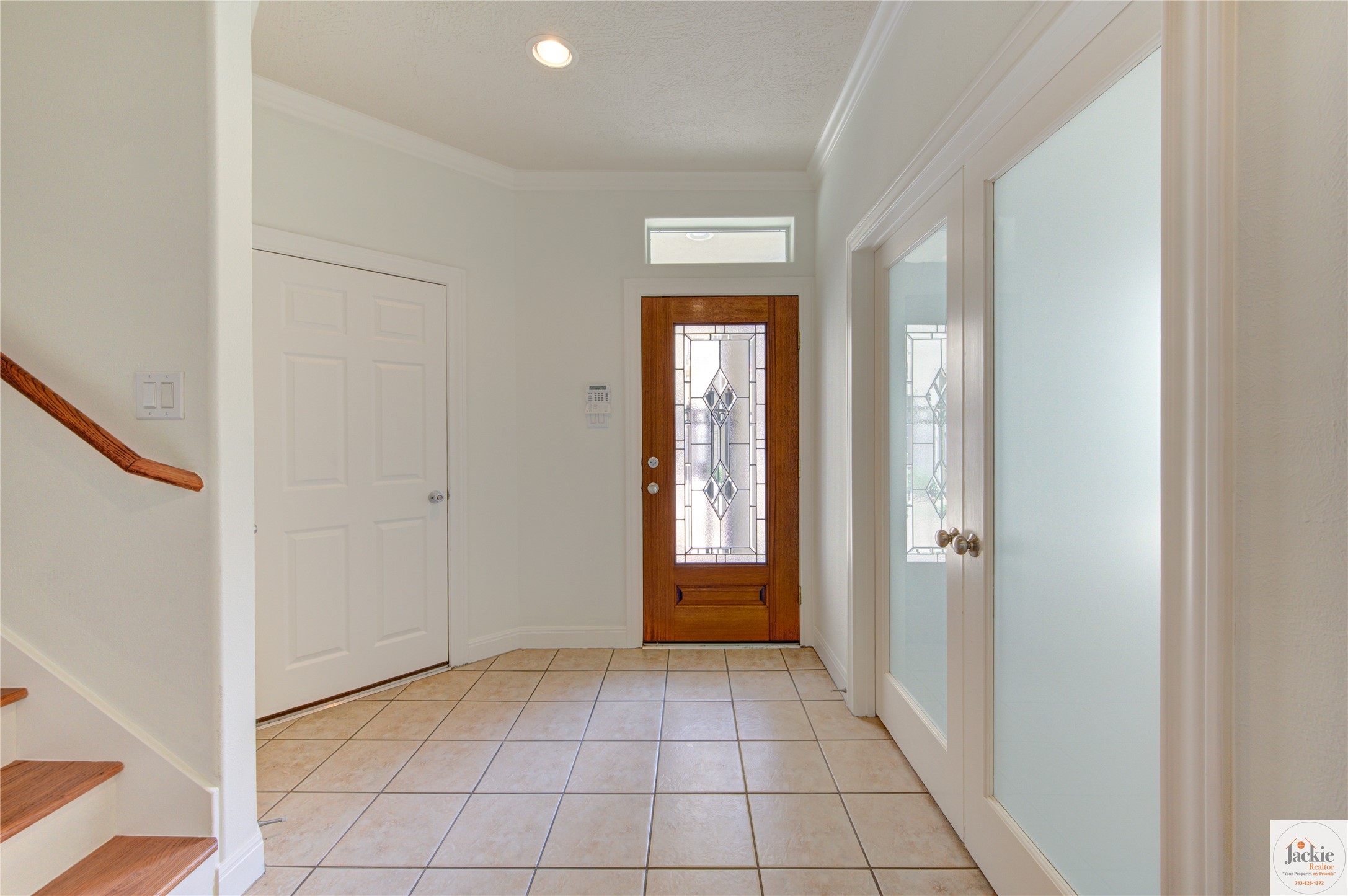 1322 Cohn Street Houston, TX 77007 - Photo 3 of 30 a view of a hallway