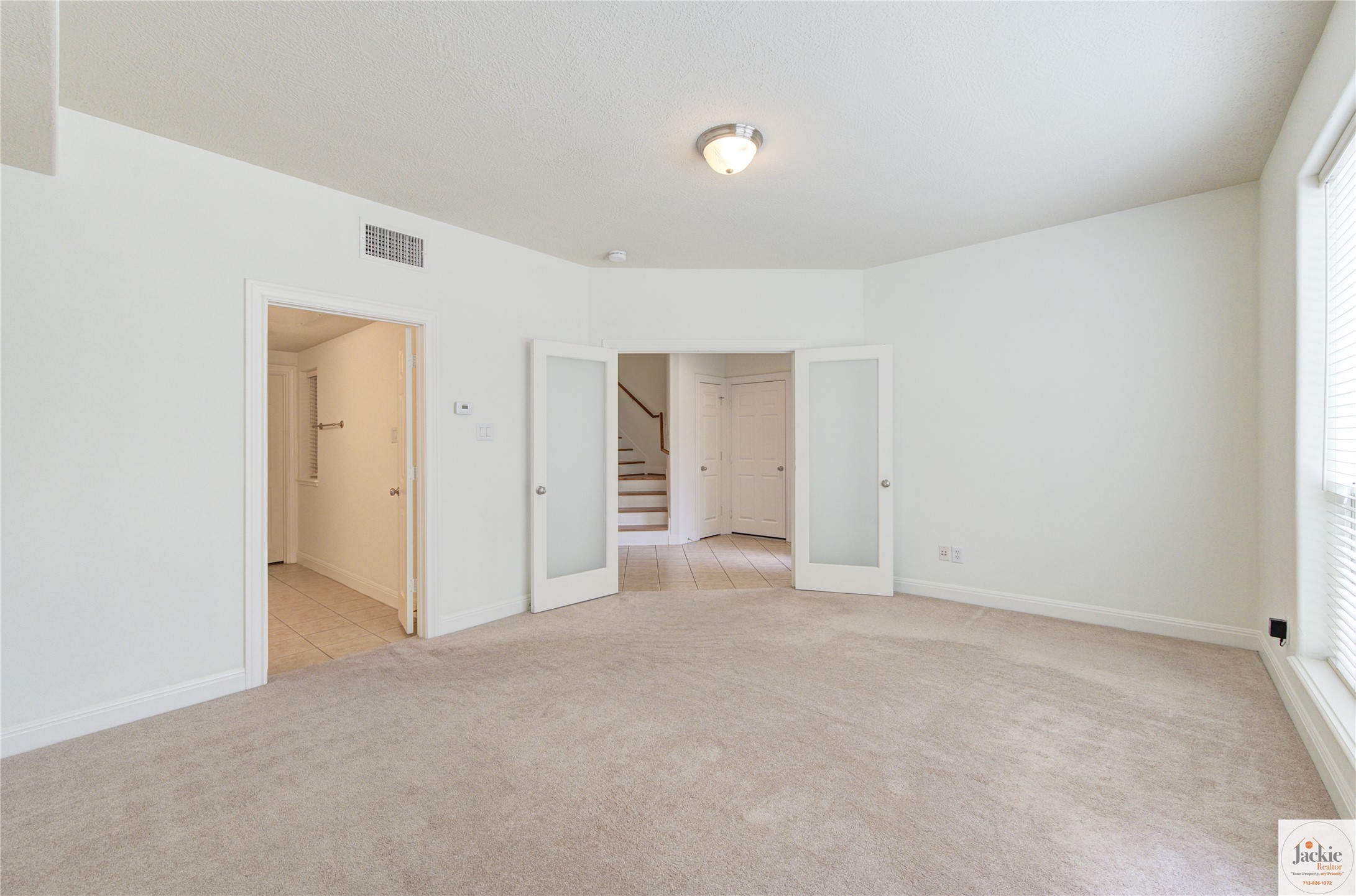 1322 Cohn Street Houston, TX 77007 - Photo 4 of 30 a view of an empty room