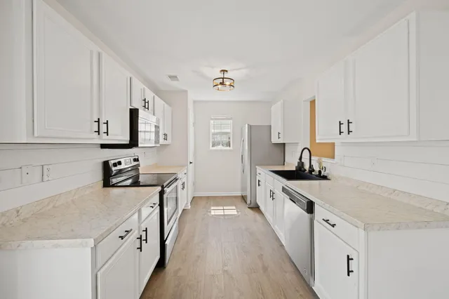 $360,000 | 416 Aberdeen Circle, Summerville, SC 29483