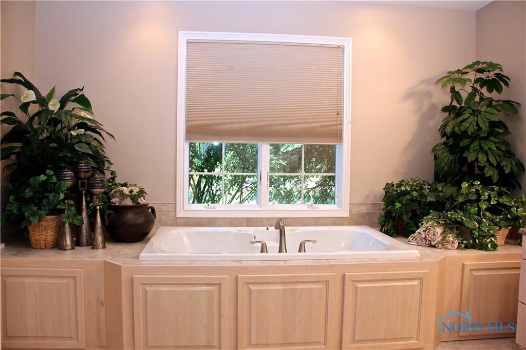 26224 Seminary Road Perrysburg, OH 43551 - Photo 14 of 35 Gallery Image 14
