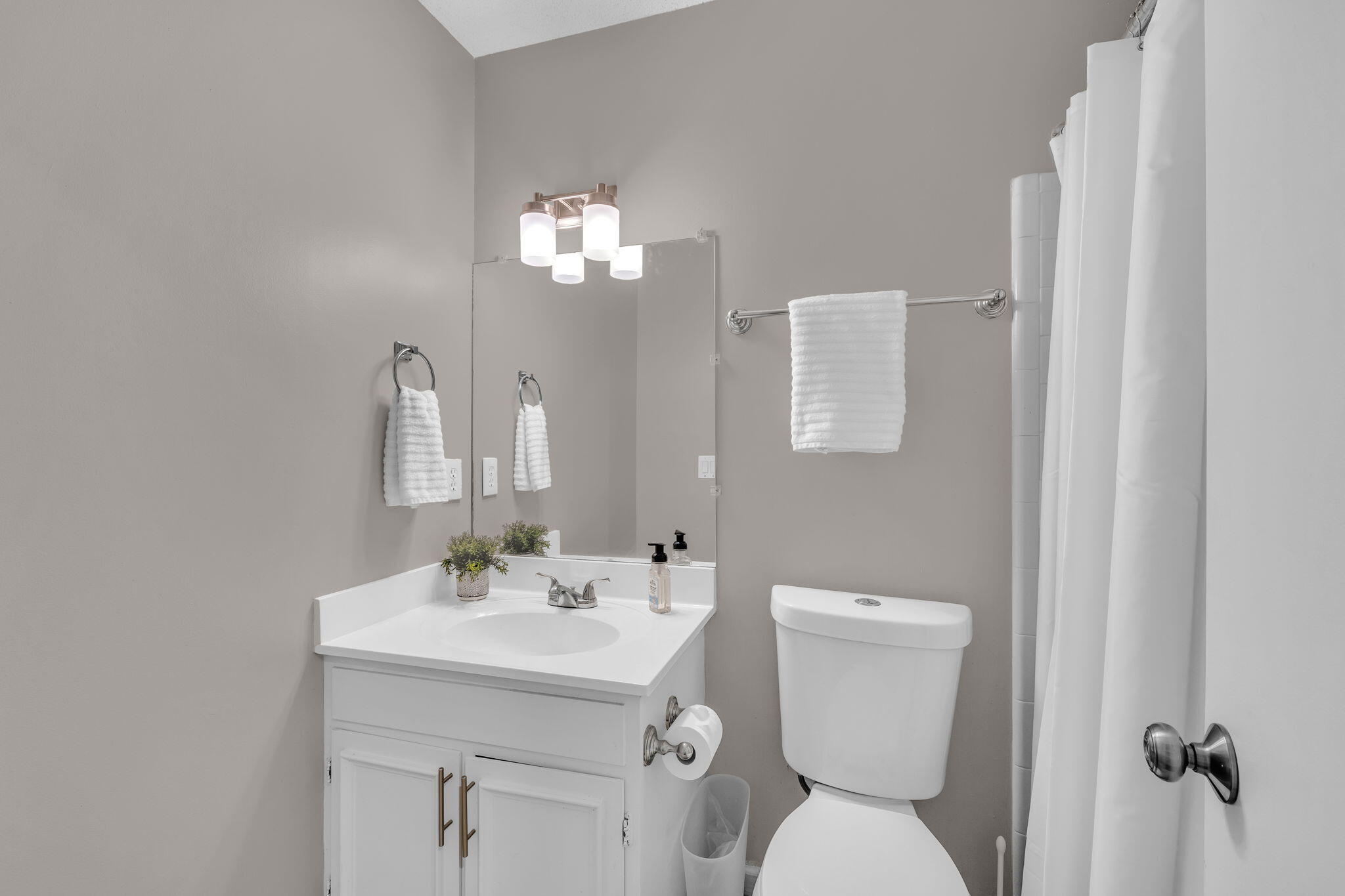 6773 Hickory Creek Road Chattanooga, TN 37421 - Photo 13 of 16 Second Bath