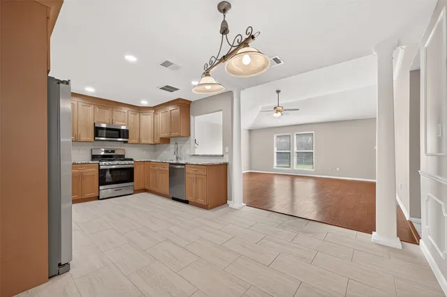 $2,100 | 1010 Valley Ranch Drive, Katy, TX 77450