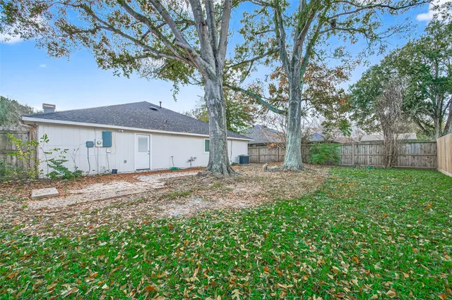 $2,100 | 1010 Valley Ranch Drive, Katy, TX 77450