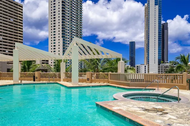 $695,000 | 600 Queen Street, Unit 607, Honolulu, HI 96813