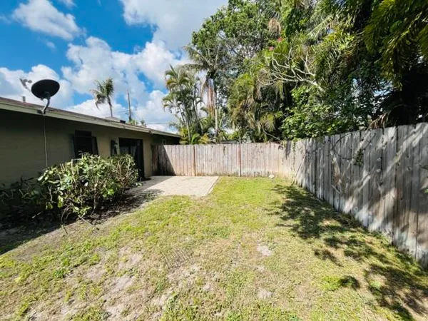 $1,900 | 4195 Sanders Drive, Unit 4197, Lake Worth, FL 33461