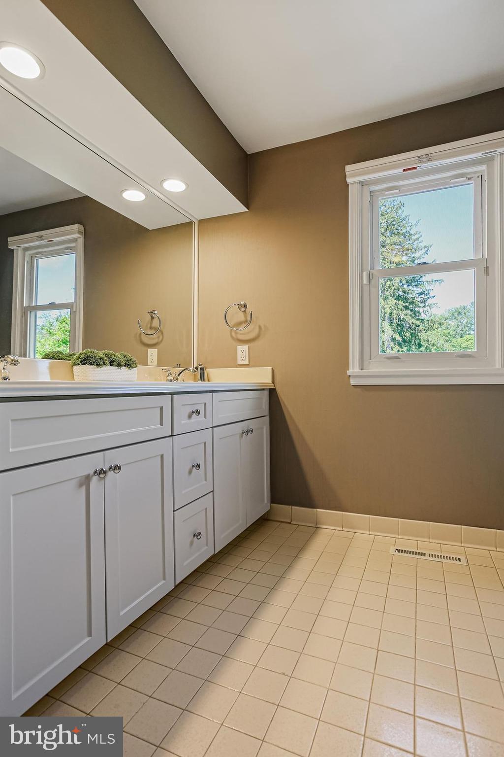 1816 Ruxton Road Baltimore, MD 21204 - Photo 46 of 92 Upstairs Hall Bath