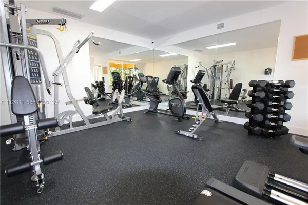 $1,700 | 4550 Northwest 9th Street, Unit 604E, Miami, FL 33126