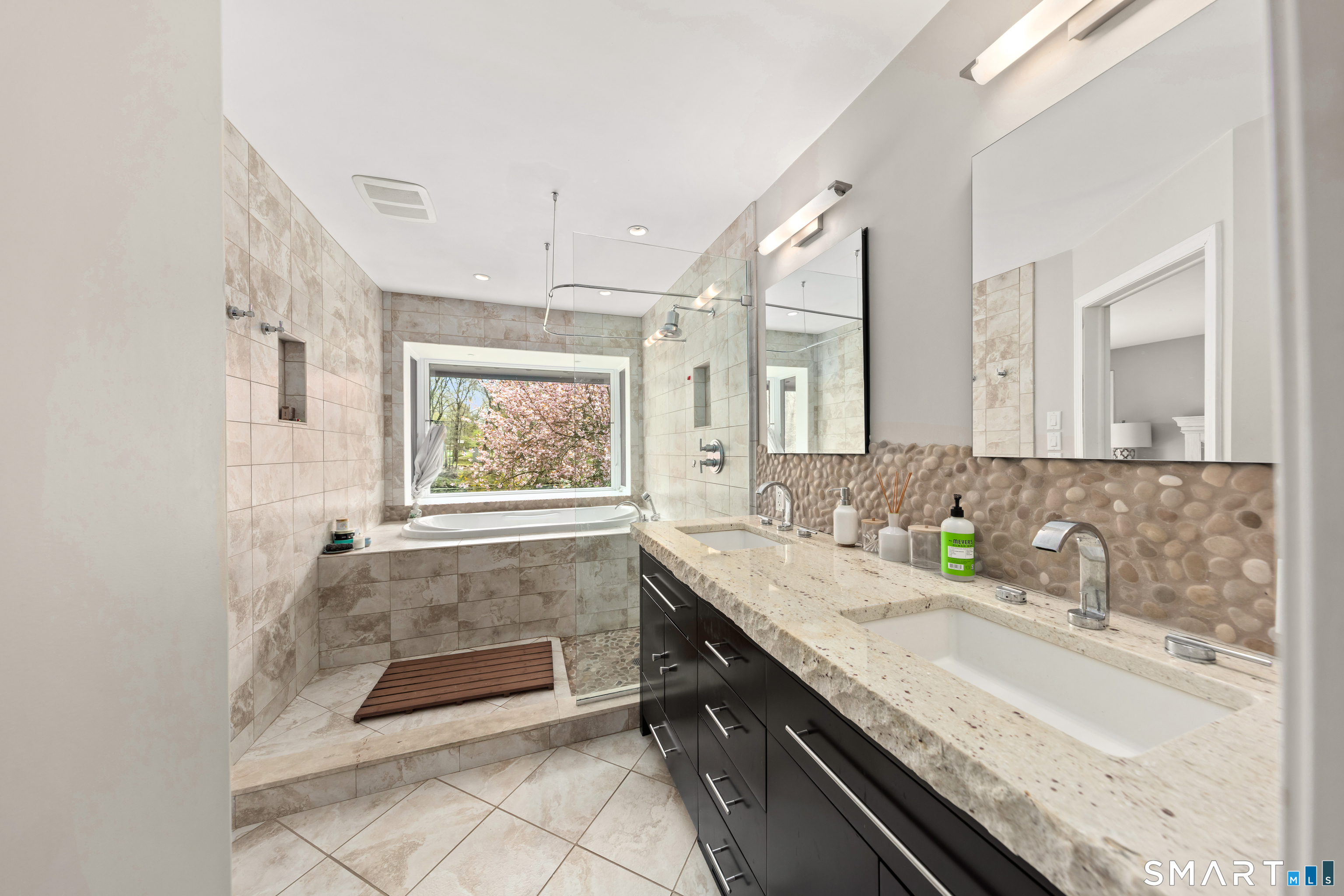 46 Breezy Hill Road Stamford, CT 06903 - Photo 25 of 40