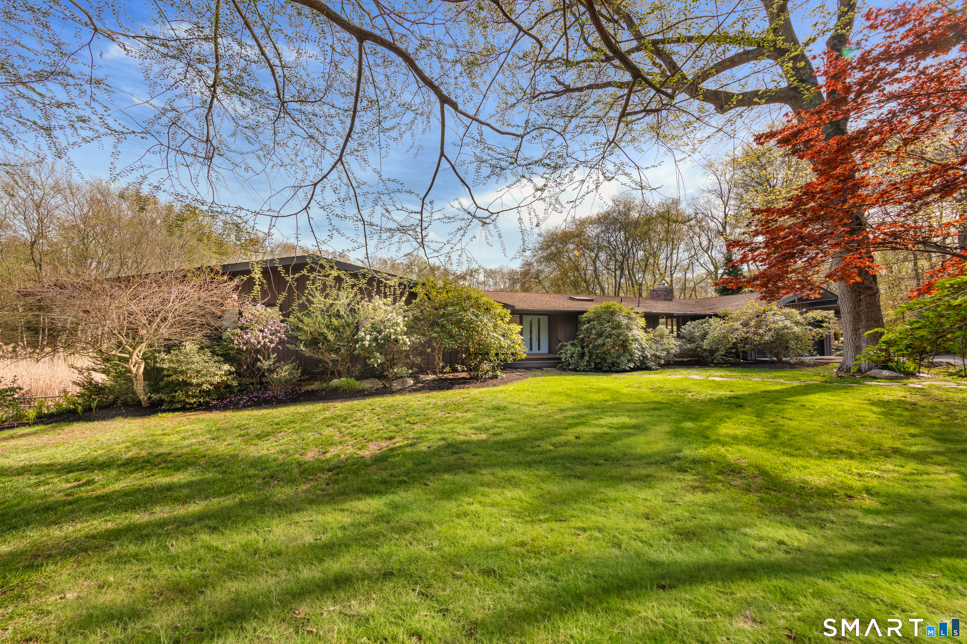46 Breezy Hill Road Stamford, CT 06903 - Photo 4 of 40