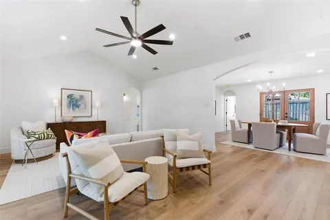 $865,000 | 309 Eastwood Avenue, Fort Worth, TX 76107