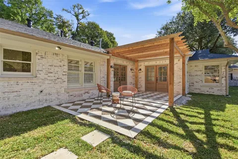 $865,000 | 309 Eastwood Avenue, Fort Worth, TX 76107