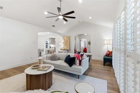 $865,000 | 309 Eastwood Avenue, Fort Worth, TX 76107