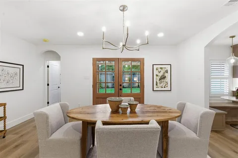 $865,000 | 309 Eastwood Avenue, Fort Worth, TX 76107