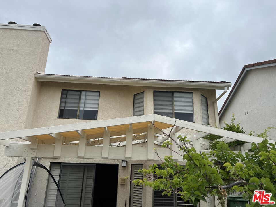 19528 Eagle Ridge Lane Porter Ranch, CA 91326 - Photo 14 of 20 a front view of house with a garden