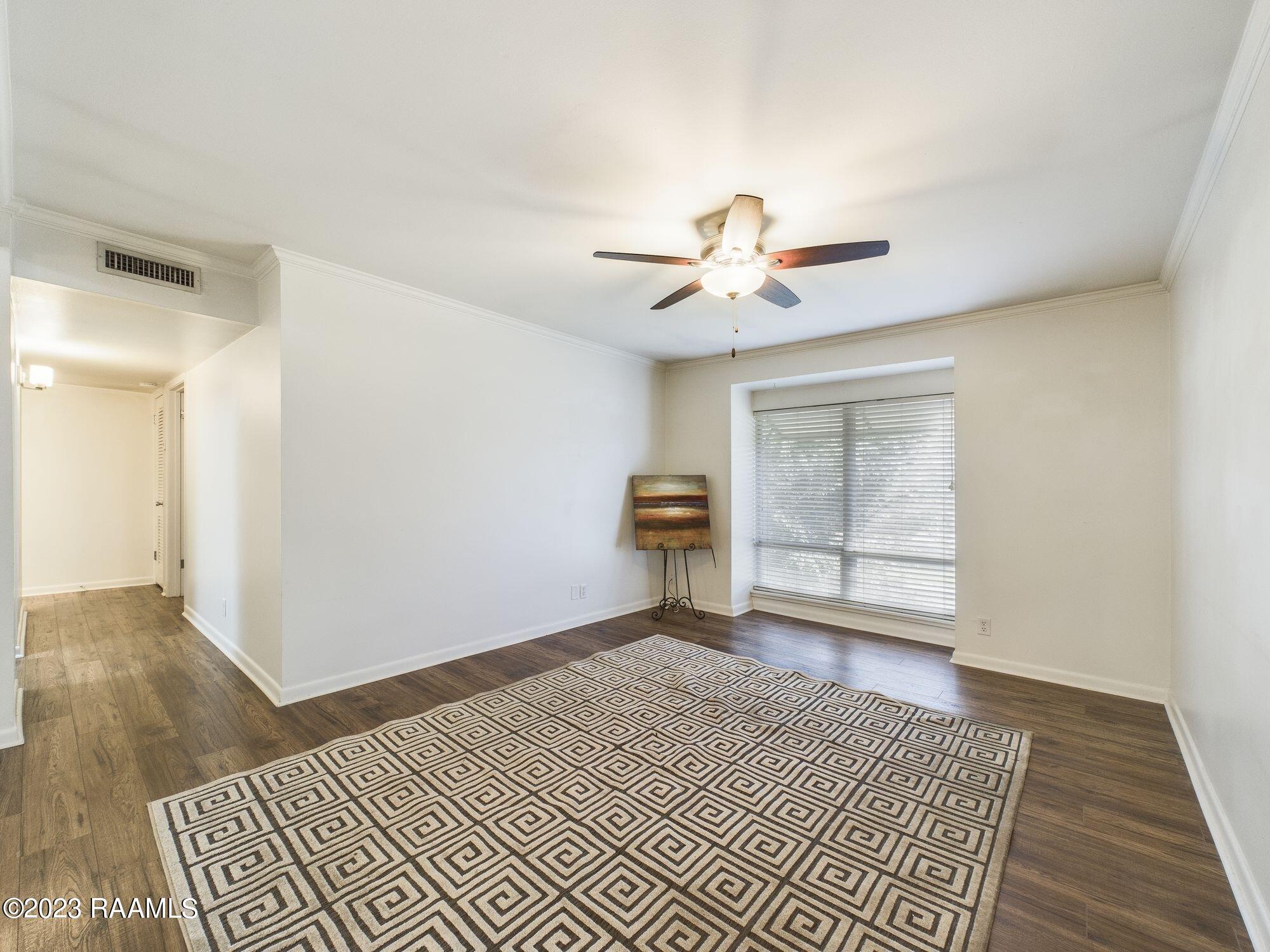 220 Doucet Road, Unit 214B Lafayette, LA 70503 - Photo 2 of 15 Living