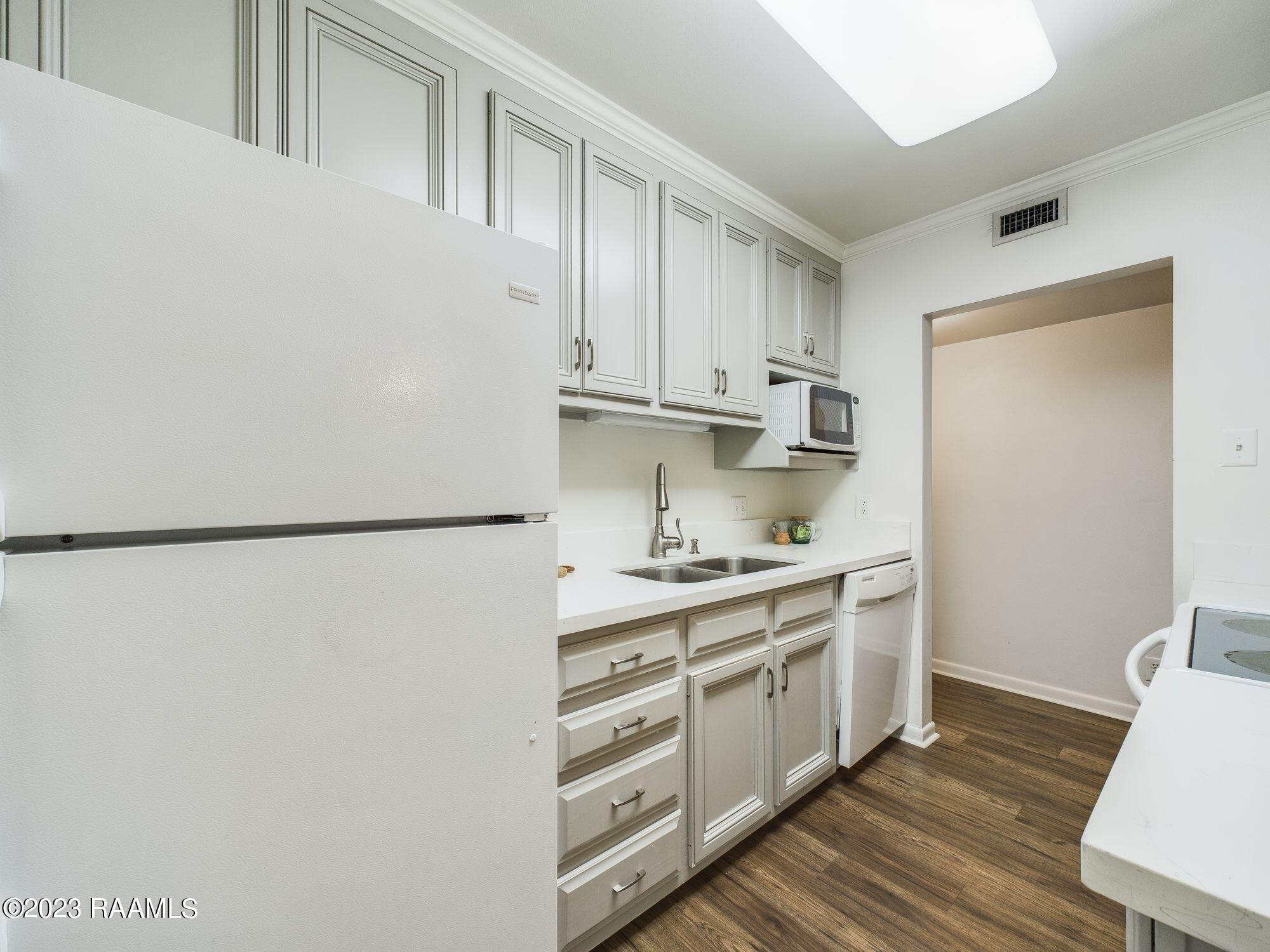 220 Doucet Road, Unit 214B Lafayette, LA 70503 - Photo 8 of 15 CAM01614G0-PR0020-STILL008