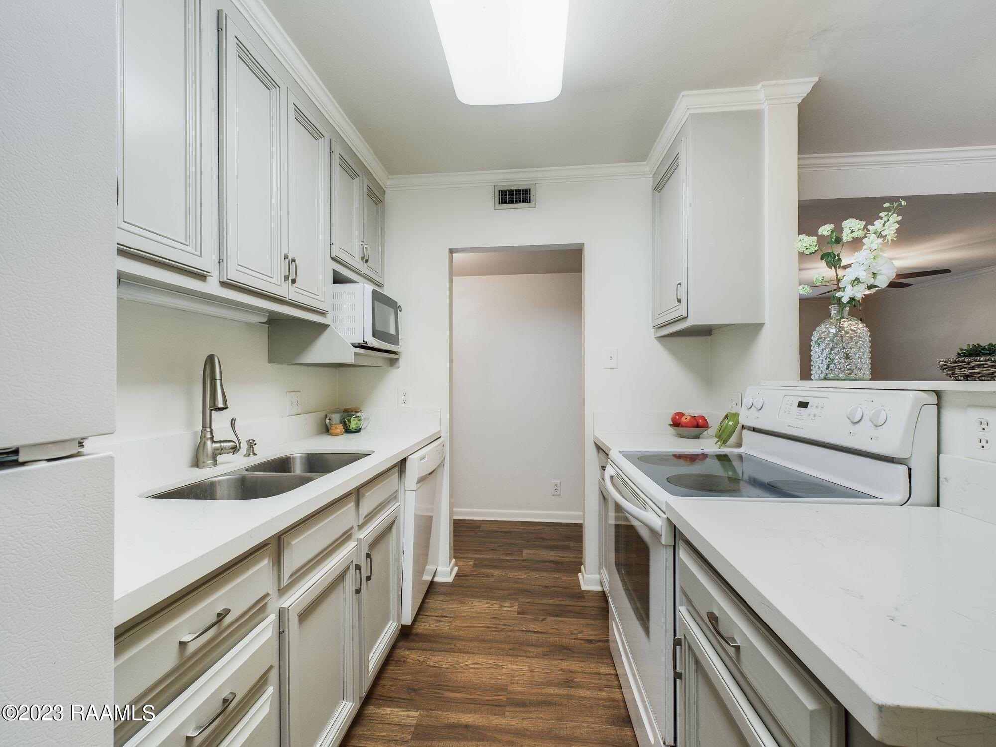 220 Doucet Road, Unit 214B Lafayette, LA 70503 - Photo 9 of 15 CAM01614G0-PR0020-STILL009