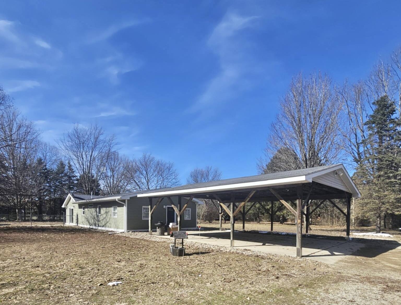 3060 Snyder Road Benton Harbor, MI 49022 - Photo 3 of 53 att.PyTgMjR5sojPTbRK_O1XFozqBgvGbmFFGIfG