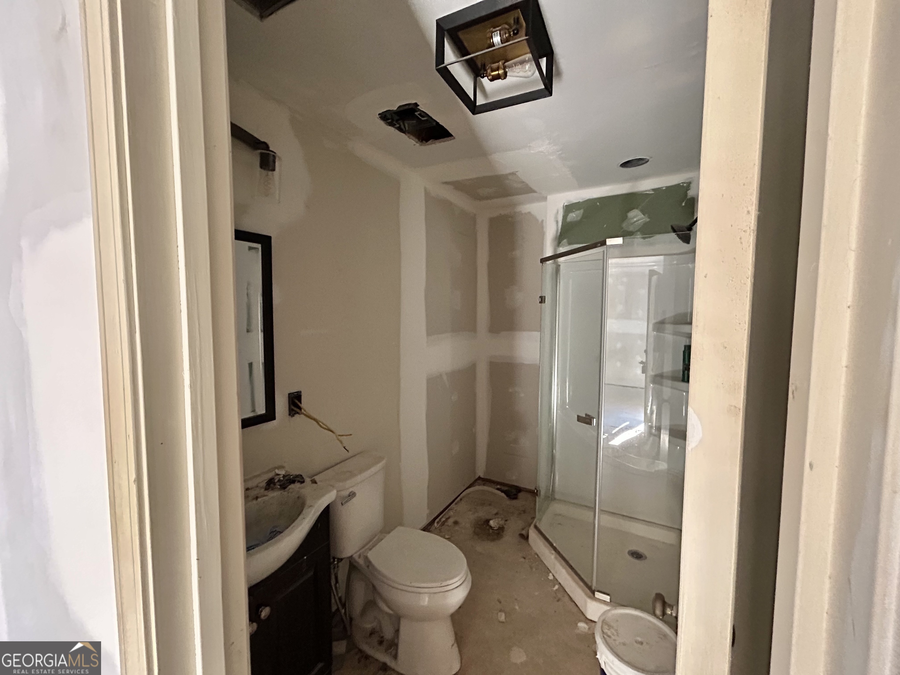 190 Cedar Pond Road Hartwell, GA 30643 - Photo 9 of 22 a bathroom with a granite countertop toilet a sink and a mirror