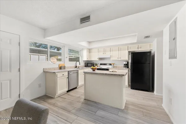 $2,000 | 8140 Sutton Place North, Jacksonville, FL 32217