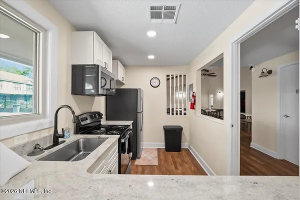 $2,000 | 8140 Sutton Place North, Jacksonville, FL 32217