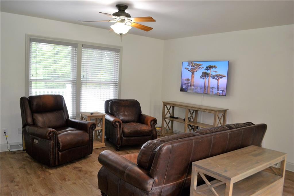 208 Howard Road Sewickley, PA 15143 - Photo 4 of 22