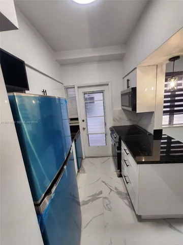 $2,500 | 2101 Normandy Drive, Unit 103, Miami Beach, FL 33141