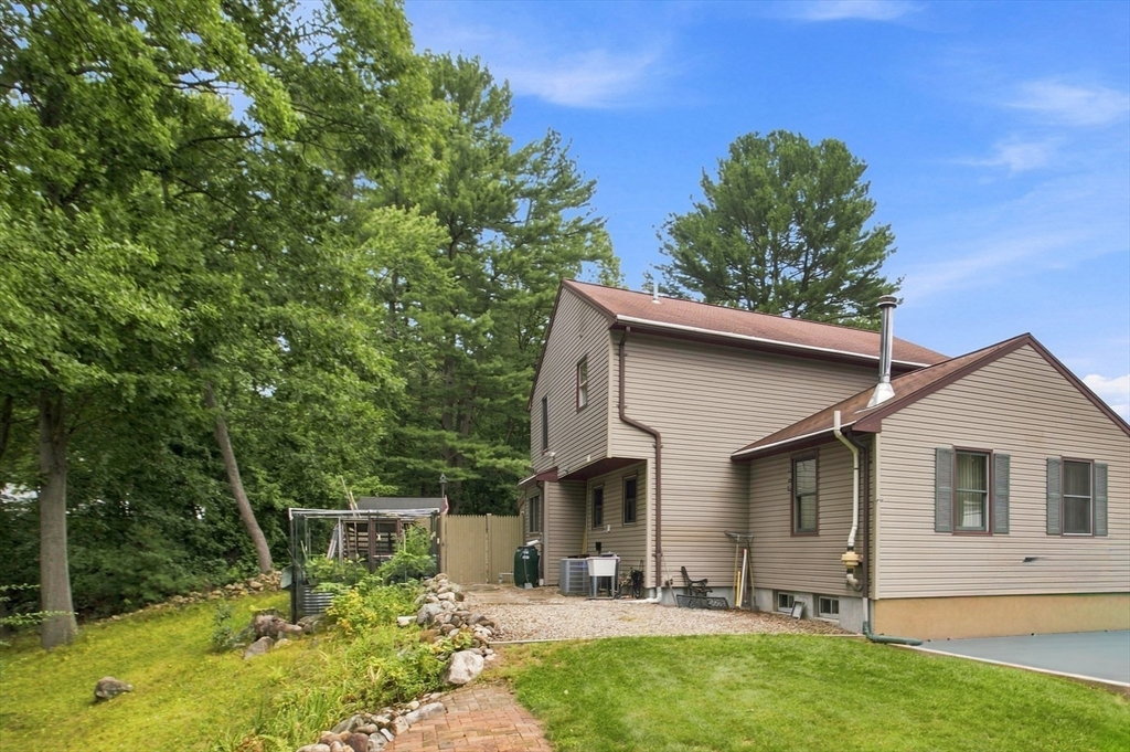 18 Gordon Road North Reading, MA 01864 - Photo 32 of 37 Gallery Image 32