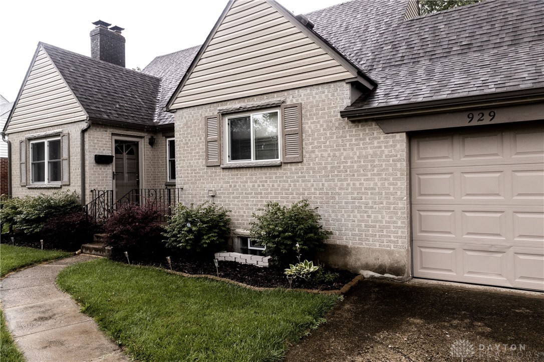929 East Stroop Road Dayton, OH 45429 - Photo 2 of 21