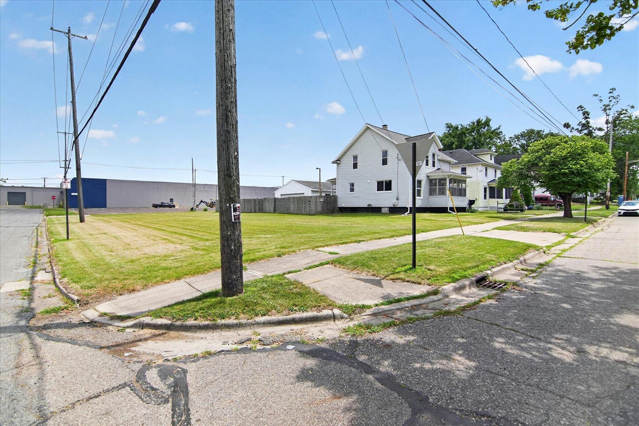 237 North Forbes Street Jackson, MI 49202 - Photo 2 of 48